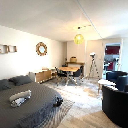 Le Victor Hugo Apartment Безансон Екстериор снимка