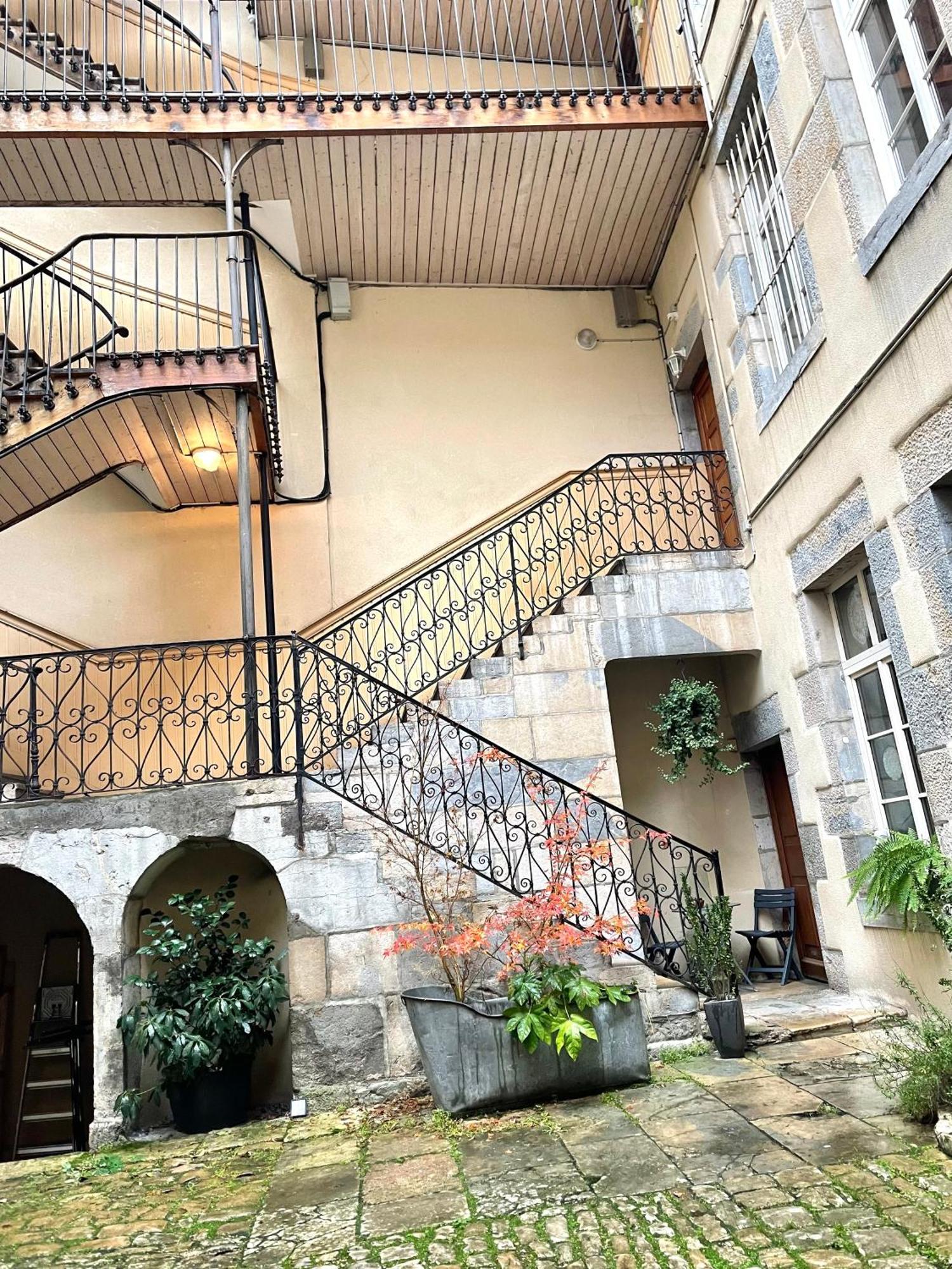 Le Victor Hugo Apartment Безансон Екстериор снимка
